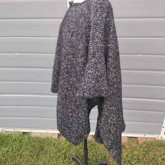 ZARA KNIT Italian Yarn PULLOVER HI LOW PONCHO CAPE Medium NWOT - Picture 3 of 9